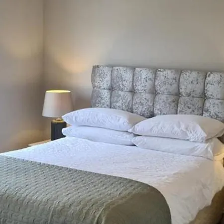 Apartment 2 *